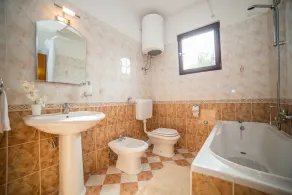 Three bedrooms apartment near Split - Image 4
