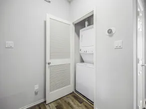 Quiet space King bed Perfect for Long term stay - Image 2