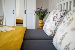 Scandi design vacation home with harbor view & beach - Image 5