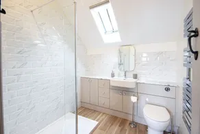 A cotswold stone waterside cottage that sleeps 6 guests  in 3 bedrooms - Image 5