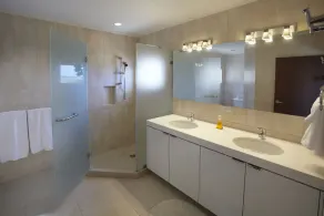 Oceanfront Luxury Malmok 5 Bedroom 6 Bath Villa - Image 4