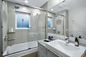 The Cherry St House|Dog Friendly |Sleeps 10 |Near MSU - Image 5