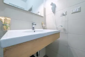 Room 'Taormina' with Balcony, Wi-Fi and Air Conditioning - Image 4