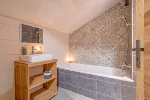 Magnifique Chalet Traditionnel 15p avec jacuzzi à 500m des pistes de ski - Image 4