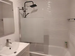 Prachtig Appartement met Zeezicht, Zwembad en Dakterras - Image 3