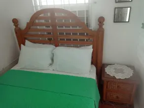 La Casita de Abuela ~ 5★ Location, ♛Queen Bed, A/C - Image 4