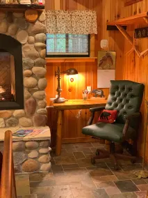Cozy 3 season cabin with gas fireplace heated floors one bedroom studio - Image 3