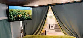 Tiny House/w outdoor cast-iron shower/tub - Image 4