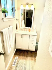 Centrally located beautiful remodeled house with 3 bedrooms, 2 bathrooms. - Image 3
