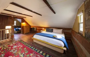 1840's Log Cabin Getaway - Image 3
