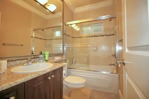 Cozy King Sized Private Entrance Suite 15 min from YVR and self check in - Image 2
