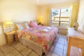 Gorgeous Balcony Riverview Apartment - Image 4