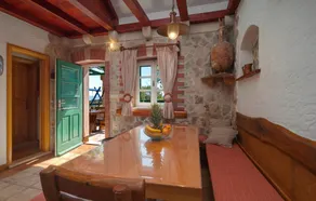 Pet Friendly Home In Selca - Image 2