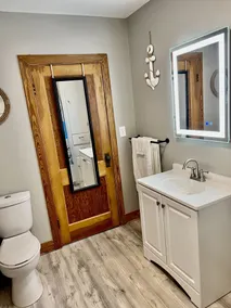 QUAINT 2BR LAKE COTTAGE 1 MINUTE WALK TO JET EXPRESS AND RESTAURANTS - Image 4