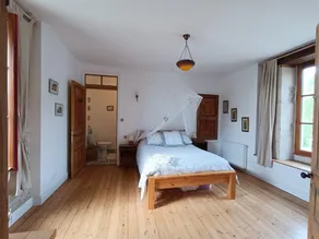 4 bedroom farmhouse with pool, jacuzzi and lakes - Image 4