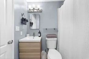 2/2 Beach Bungalow With Ocean Views & Parking! - Image 5