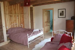 Ferme auvergnate restaurée, grande salle de jeux - Image 4