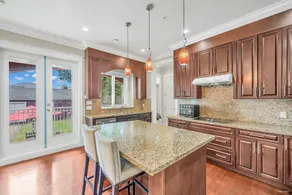 Tranquil Oakridge Mall Area Ensuite Stay - Image 5