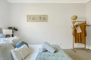 Chic designer garden apartment moments from beach! - Image 5