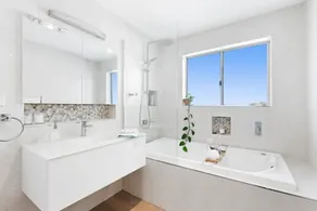 RESORT STYLE LIVING and BAY VIEWS - Batehaven - Image 4