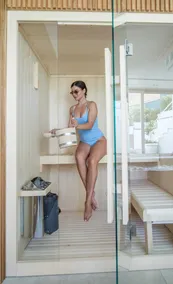 Suite with private heated pool - Image 3