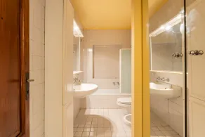 Spectacular apartment in historic mansion from the 1400s - Image 2
