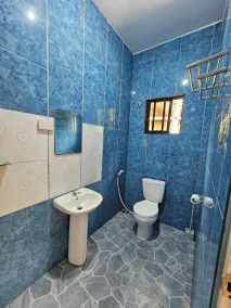 Cozy 2BR home, Netflix, Starlink wifi,AC, h&c shower, and secured parking - Image 4