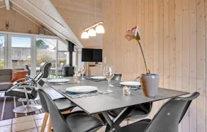 Nice home in Dronningmølle with sauna - Image 5