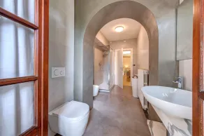 Villa med have foran søen - Image 4