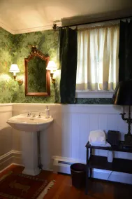 Hobbit Hollow House, en århundrade Colonial Revival Farmhouse - Image 5