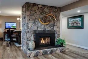 Incredible Lake & Mountain Views, Hot Tub & near Wineries, minutes to Kelowna! - Image 2
