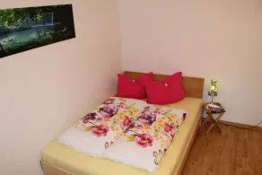 Small vacation apartment (65m²) with \"beautiful view\" Garden with playground - Image 5
