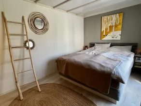 Family-friendly chalet with use of park pool. - Image 3