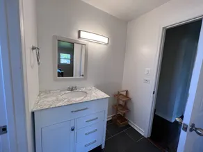 Remodeled SFR w/fireplace, super close to main highways and Chicago - Image 5