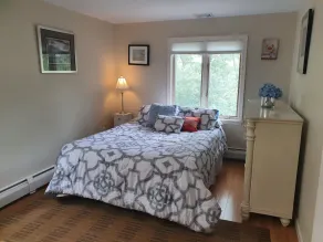 COMMUNAUTÉ PRIVÉE, 4000SF DE TRI-NIVEAU, 5 BDRM, AC CENTRAL, DOCK ASSOCIATION / TENNI - Image 4