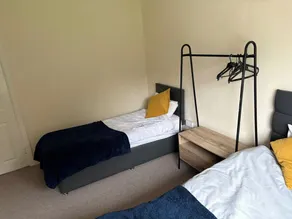 Wolves Retreat Sleeps 7 with Garden Parking - Image 2