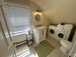 Unique 2 Bed 1 Bath Apartment Off Broadway #3 2 Bedroom Apts - Image 3