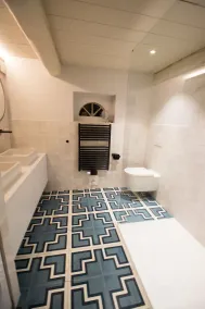Casa sul tetto di paglia sul lago per un massimo di 8 persone con 4 camere da letto, camino, sauna, biliardo, cielo - Image 3