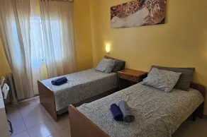 1 Bed Apt Sleeps 5 - Indoor Pool - Free Parking - Image 5