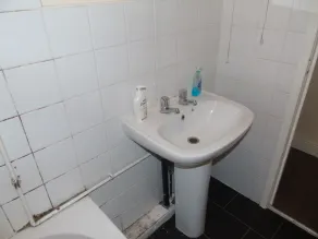 Lovely 2-Bed House in Bolton Greater Manchester - Image 5
