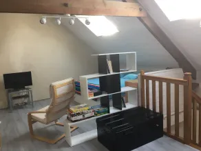 Gammelt hus med blå skodder i hjertet af Ile aux Moines - Image 3