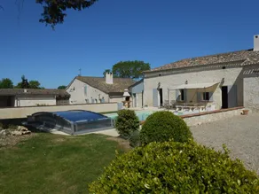 Character house in the quiet countryside in the Bordeaux vineyards - Image 5