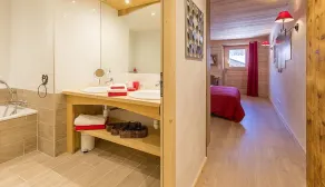 Chalet Hauteluce—Saisies-Contamines: Private indoor pool, sauna, elevator - Image 3