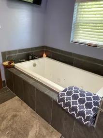 Rogers Pond Luxurious & Romantic Getaway - Image 4