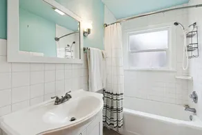 CUTE and COMFORTABLE, in a quaint location, Central AC, DOG friendly - Image 4