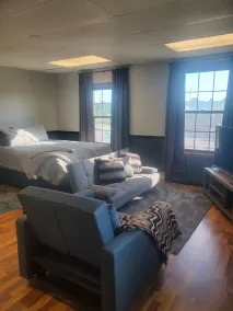 Cozy downtown corporate studio fully furnished - Image 4