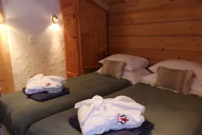 6 en-suite bedrooms. Self catered prices shown and B & B or catered available - Image 4