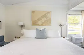 Greenport Waterfront Cottage w/Private Beach - Image 5