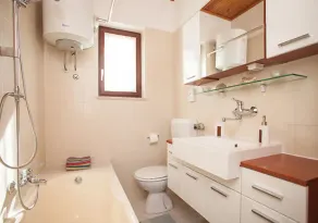 Cozy 1 bedroom apartment with balcony - Image 2