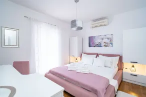 Apartment & Rooms Duja - Superior Double Room with Balcony and Garden View (Duja) - Image 3